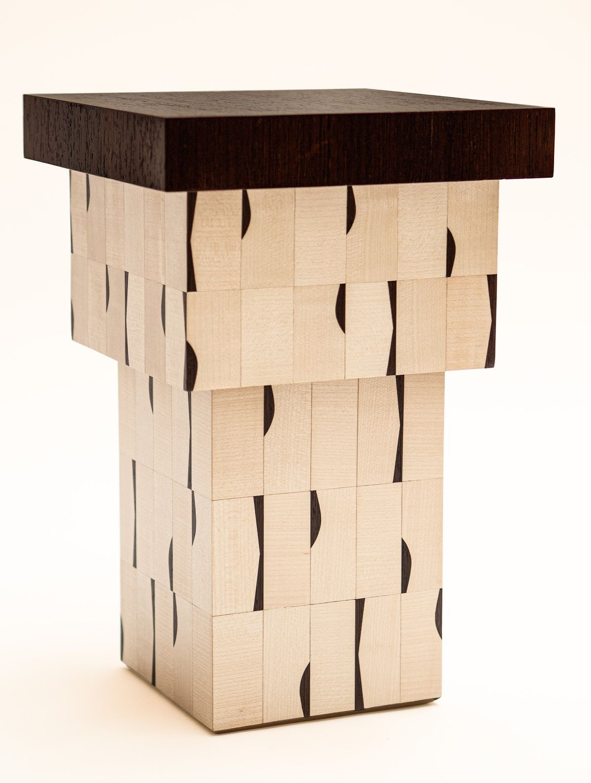 Sculptural object from the Giumoèl collection