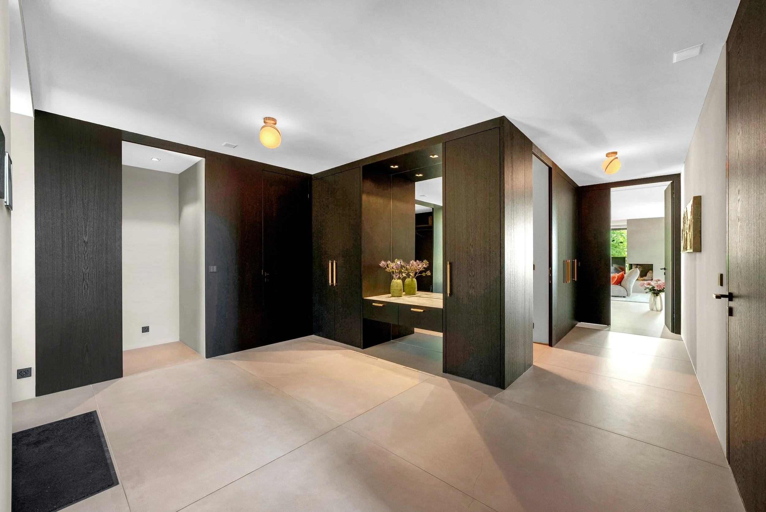 Lake Home — image 4